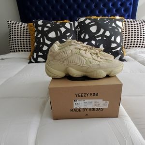 Yeezy 500 Super Moon Yellow Size 11.5